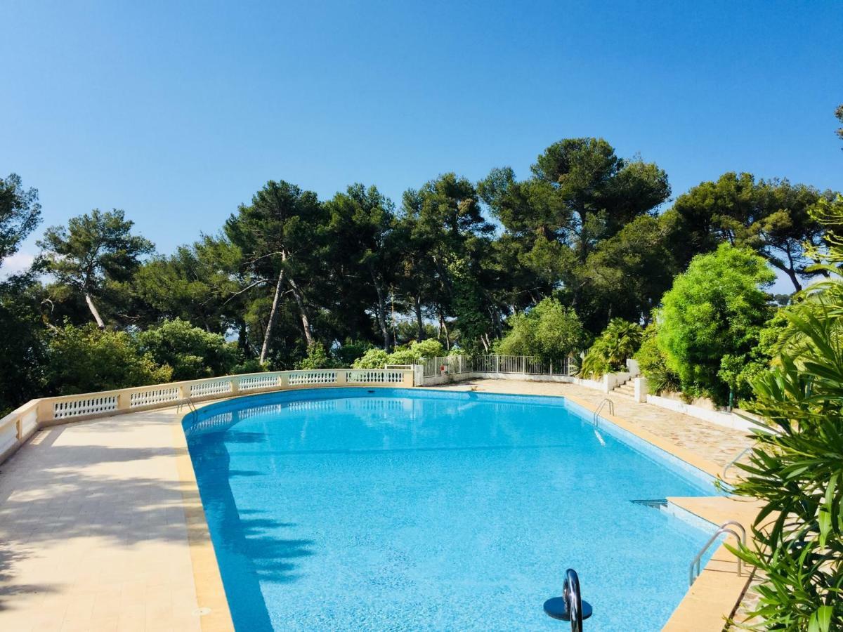 Studio 4 Personnes Avec Piscine, Tennis Apartment อิแยร์ ภายนอก รูปภาพ