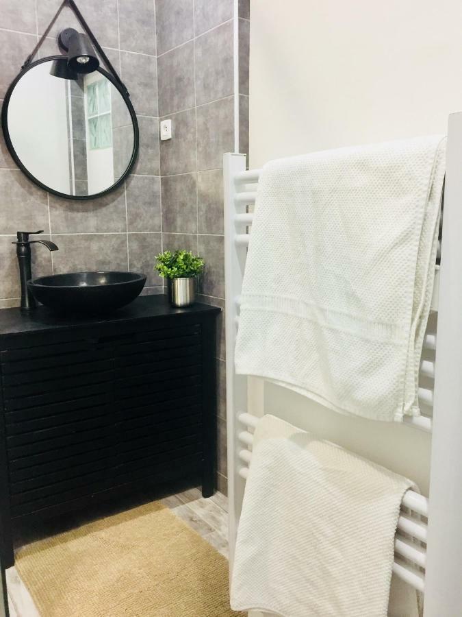 Studio 4 Personnes Avec Piscine, Tennis Apartment อิแยร์ ภายนอก รูปภาพ