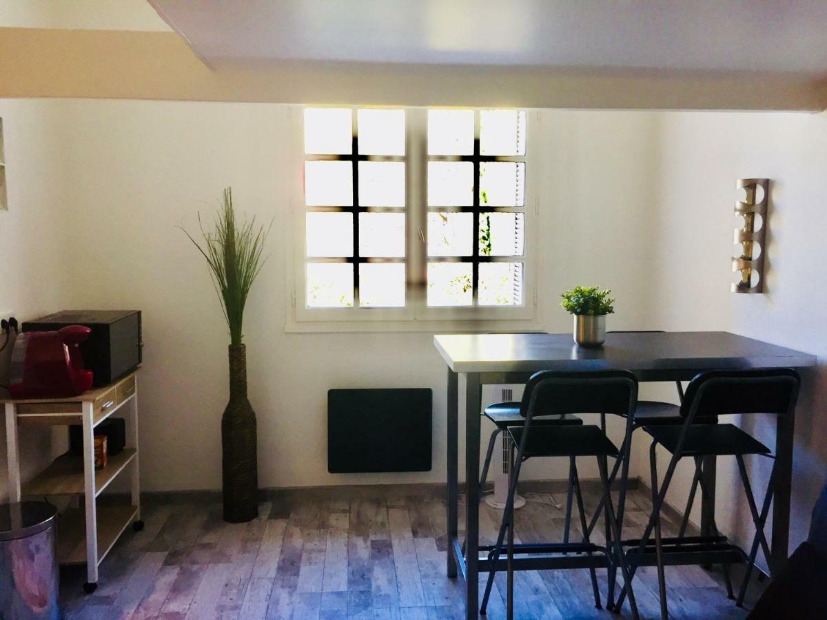 Studio 4 Personnes Avec Piscine, Tennis Apartment อิแยร์ ภายนอก รูปภาพ